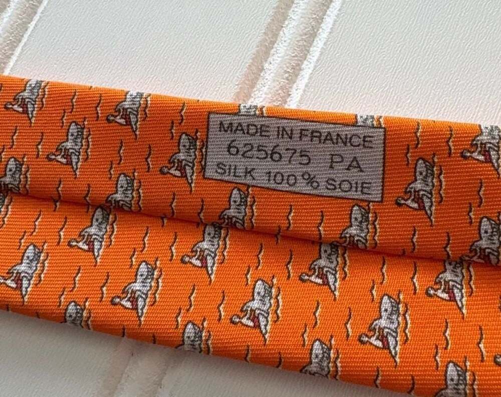 Hermès Orange Silk Surfing & Sharks Pattern Tie 625675 PA - Picture 3 of 7